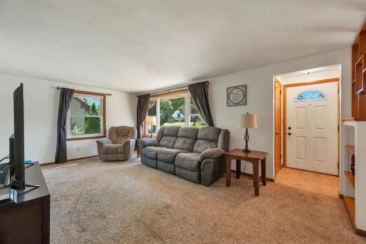 Photo 4 of Single family home for sale at 2310 N Idlewild Ct, Green Bay, WI 54303 | MLS# 50332450 | Listing updated on 2026-09-11