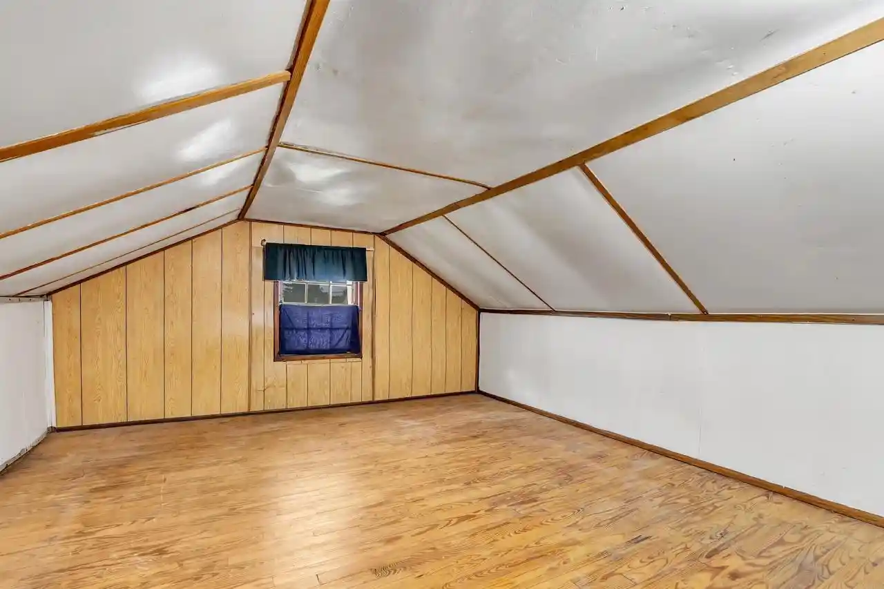 Photo 4 of Single family home for sale at 124 W Cecil St, Neenah, WI 54956 | MLS# 50332429 | Listing updated on 2026-09-16