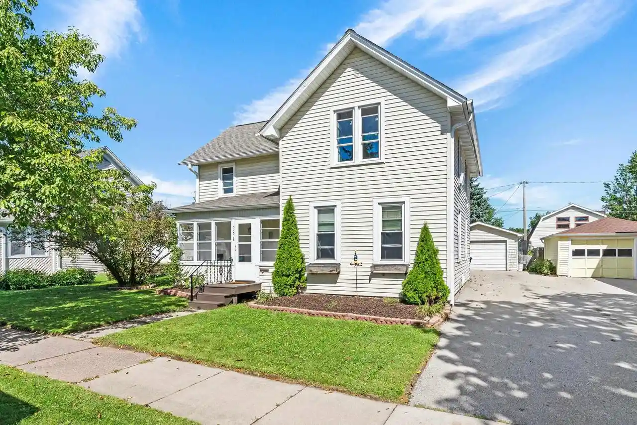 Photo 1 of Single family home for sale at 315 E Quincy St, New London, WI 54961 | MLS# 50332467 | Listing updated on 2026-09-13