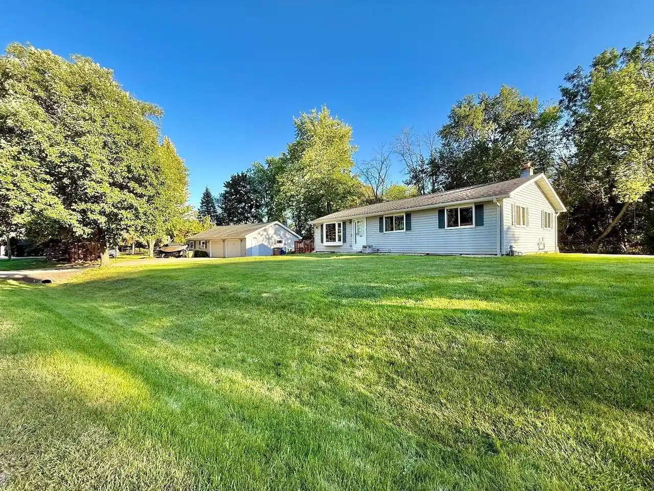 Photo 1 of Single family home for sale at 2829 Sheldon Dr, Oshkosh, WI 54904 | MLS# 50332421 | Listing updated on 2026-09-15