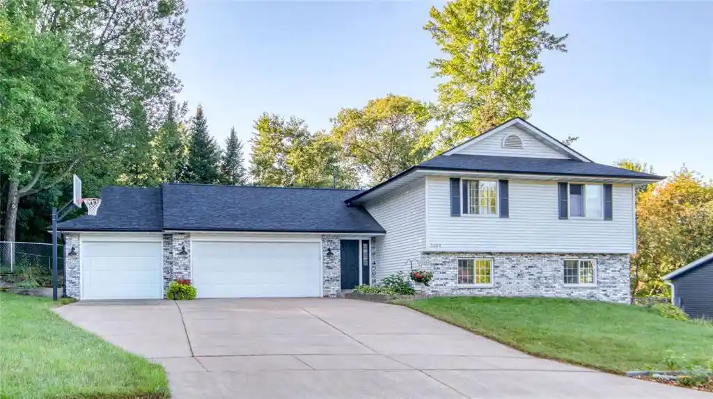 Photo 1 of Single family home for sale at 3309 S Pointe Ct, Eau Claire, WI 54701 | MLS# 1605029 | Listing updated on 2026-09-16