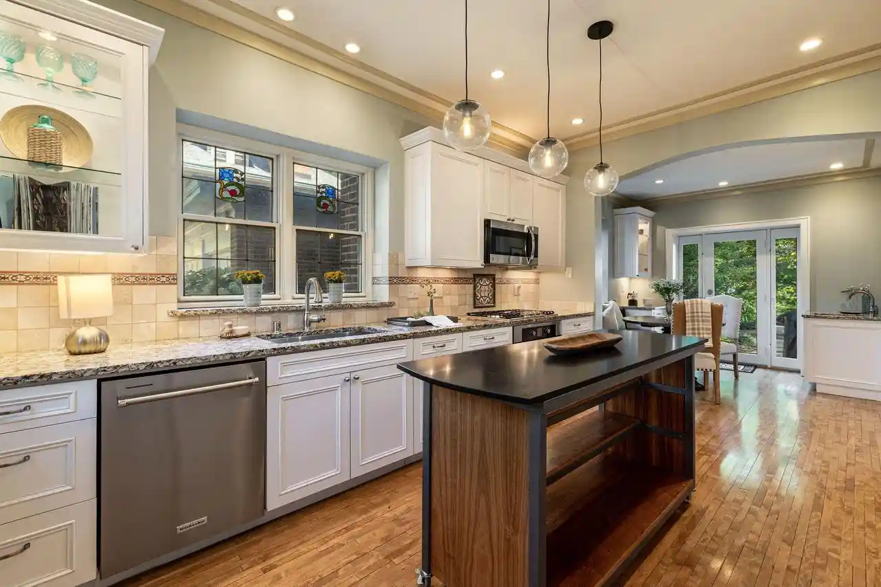 Photo 4 of Single family home for sale at 4400 N Lake Dr, Milwaukee, WI 53211 | MLS# 1980053 | Listing updated on 2026-09-18