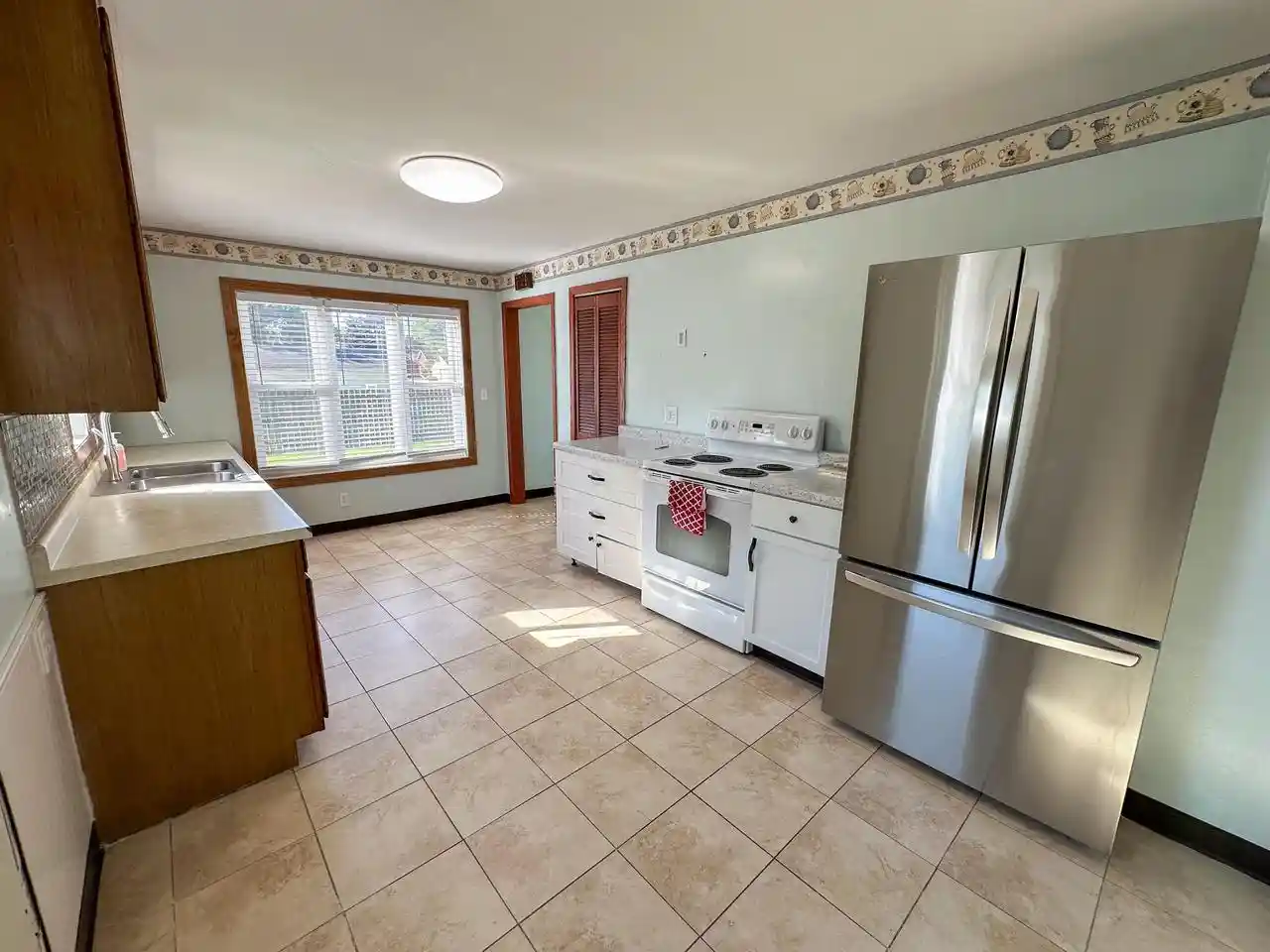 Photo 3 of Single family home for sale at 818 Livingston St, La Crosse, WI 54603 | MLS# 1980052 | Listing updated on 2026-09-10