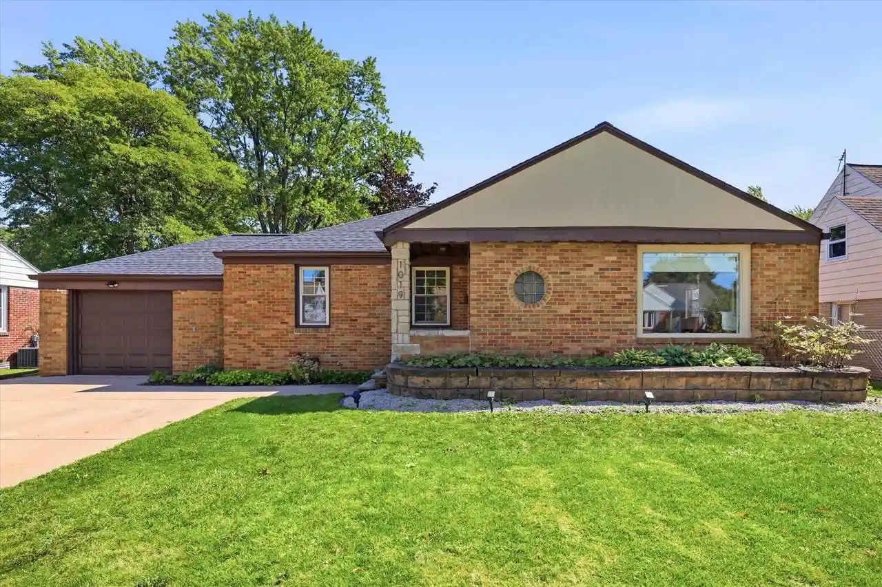 Photo 1 of Single family home for sale at 1019 Redwood Dr, Green Bay, WI 54304 | MLS# 50332459 | Listing updated on 2026-09-17