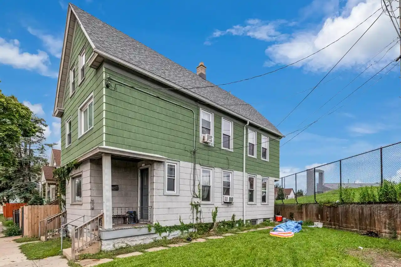 Photo 4 of Multi family home for sale at 1002 W Becher St #1004, Milwaukee, WI 53215 | MLS# 1980059 | Listing updated on 2026-09-14