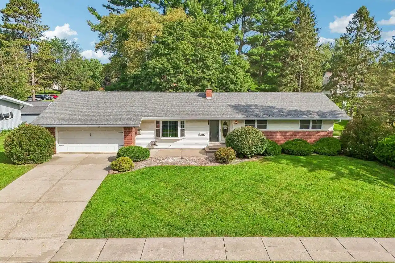 Photo 1 of Single family home for sale at 522 Franklin St, Reedsburg, WI 53959 | MLS# 2032420 | Listing updated on 2026-09-22
