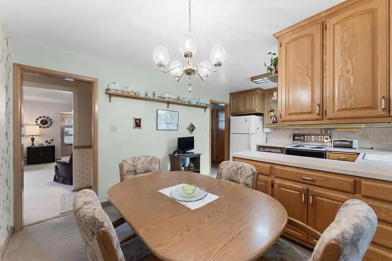 Photo 4 of Single family home for sale at 1185 Reed St, Green Bay, WI 54303 | MLS# 50332482 | Listing updated on 2026-09-14
