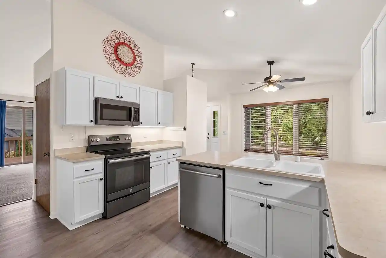 Photo 3 of Condo for sale at 978 Bay View Cir, Mukwonago, WI 53149 | MLS# 1980064 | Listing updated on 2026-09-12