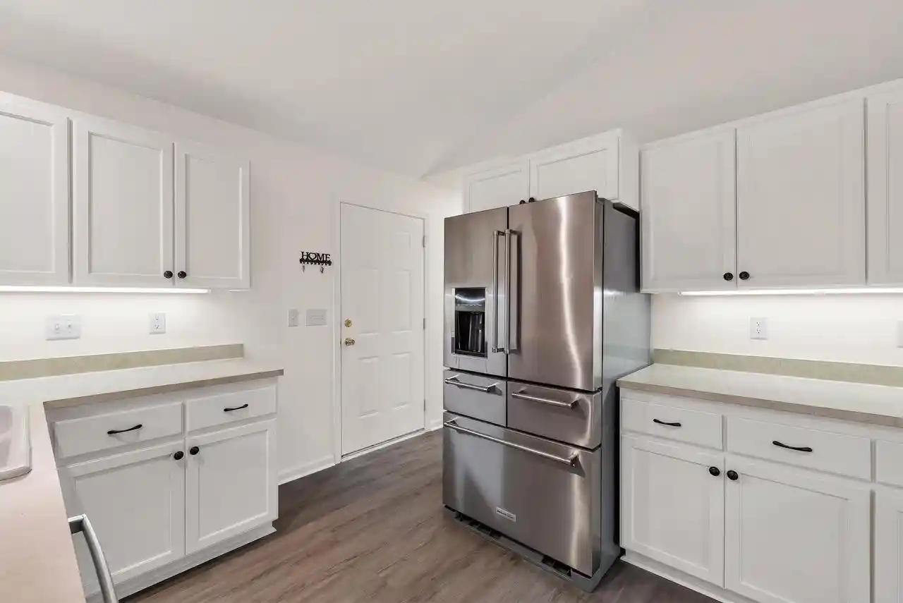 Photo 4 of Condo for sale at 978 Bay View Cir, Mukwonago, WI 53149 | MLS# 1980064 | Listing updated on 2026-09-12