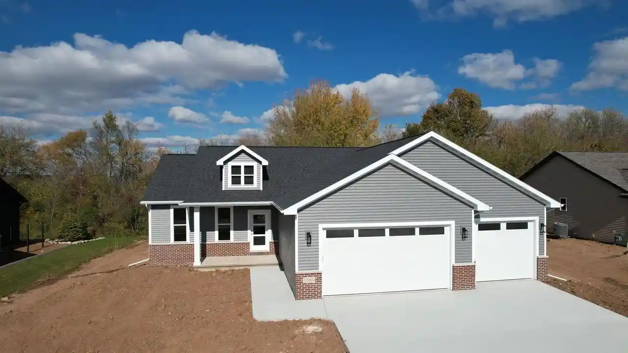 Photo 1 of Single family home for sale at 727 Reed St, Neenah, WI 54956 | MLS# 50332462 | Listing updated on 2026-09-11