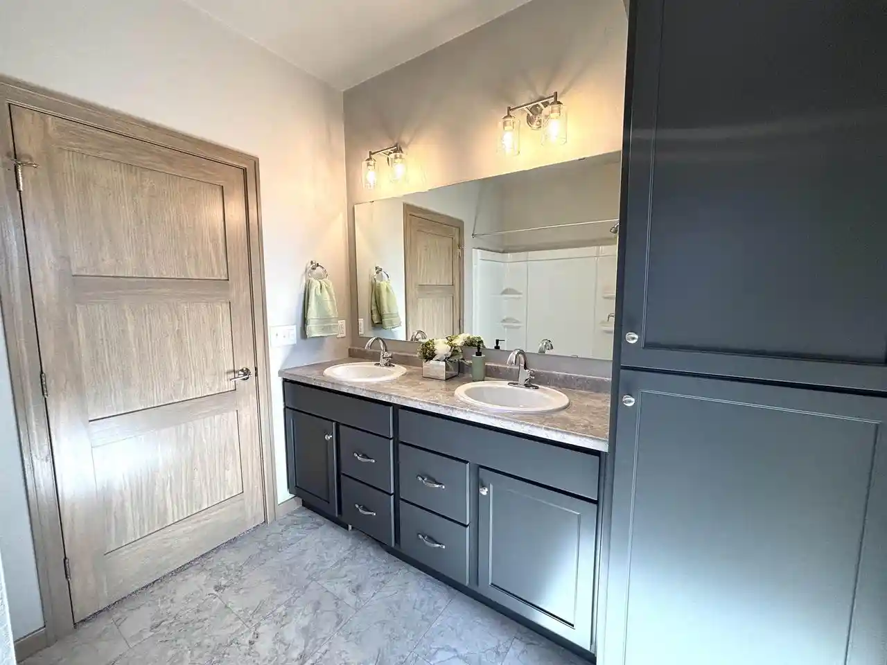 Photo 3 of Single family home for sale at 727 Reed St, Neenah, WI 54956 | MLS# 50332462 | Listing updated on 2026-09-11