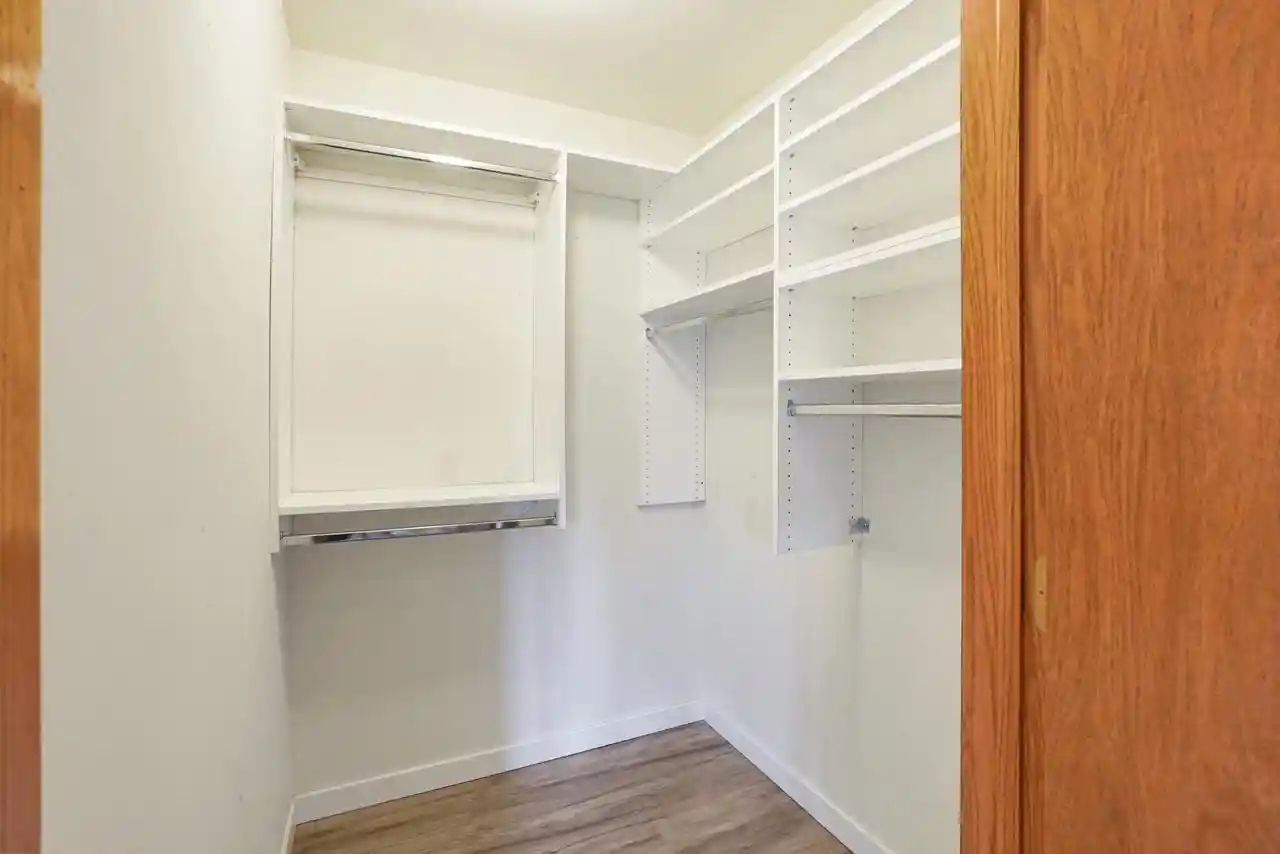 Listing Photo 4 - Condo for sale in building located at 405 N Main St, Thiensville, WI 54610 - Unit #E