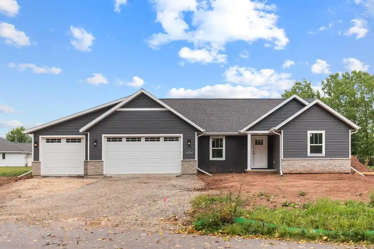 Photo 1 of Single family home for sale at N9016 Southtowne Dr, Menasha, WI 54952 | MLS# 50332483 | Listing updated on 2026-09-14