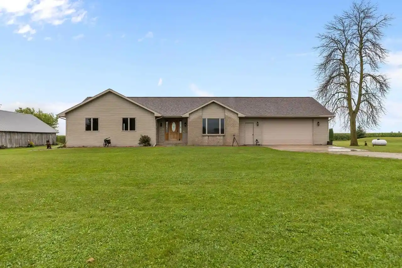 Photo 1 of Single family home for sale at W1879 Plainview Rd, Seymour, WI 54165 | MLS# 50332447 | Listing updated on 2026-09-14