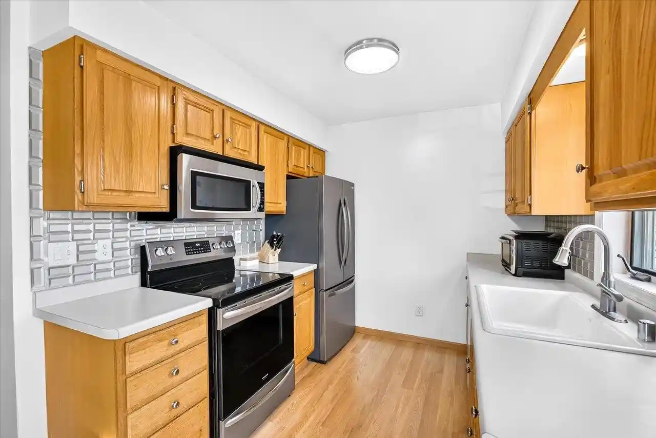 Photo 3 of Condo for sale at 6916 Tottenham Rd, Madison, WI 53711 | MLS# 2032428 | Listing updated on 2026-09-15
