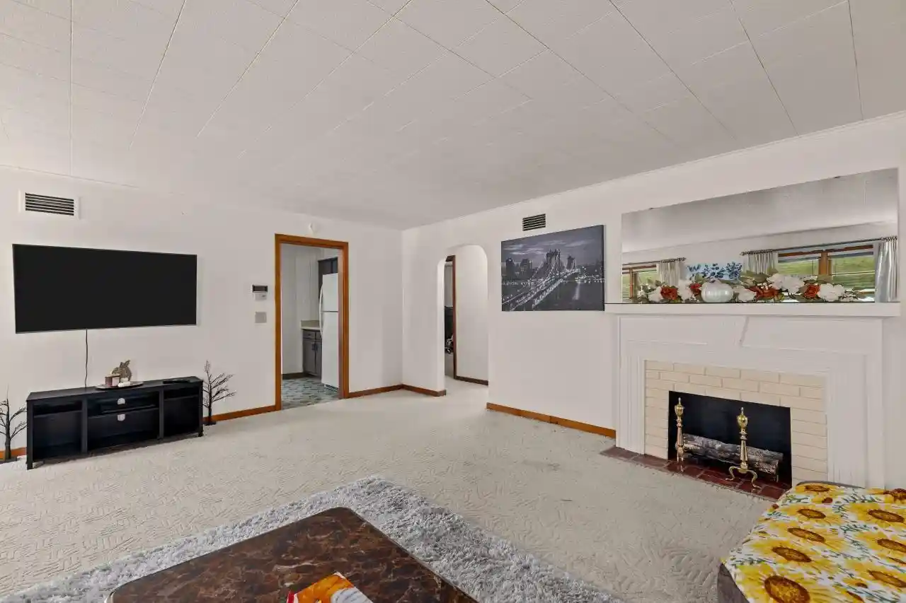 Photo 2 of Single family home for sale at 420 Annex Ave, Oshkosh, WI 54901 | MLS# 50332494 | Listing updated on 2026-09-22