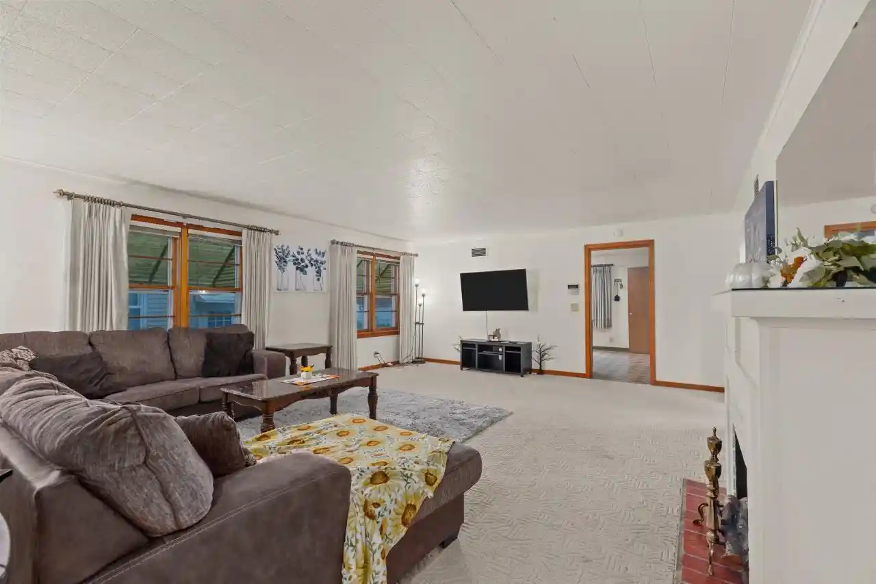 Photo 3 of Single family home for sale at 420 Annex Ave, Oshkosh, WI 54901 | MLS# 50332494 | Listing updated on 2026-09-22