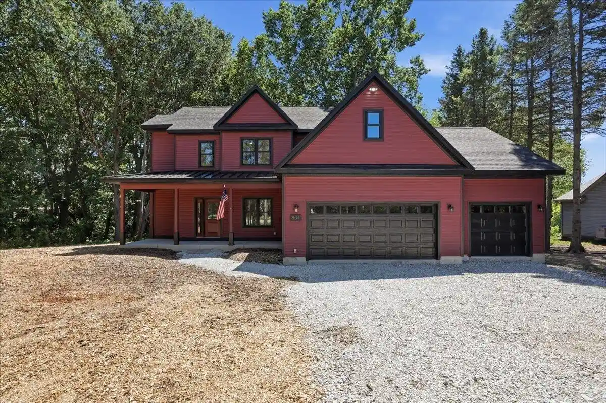 Photo 1 of Single family home for sale at 801 12th Street, Kenosha, WI 53140 | MLS# 1980091 | Listing updated on 2026-09-10