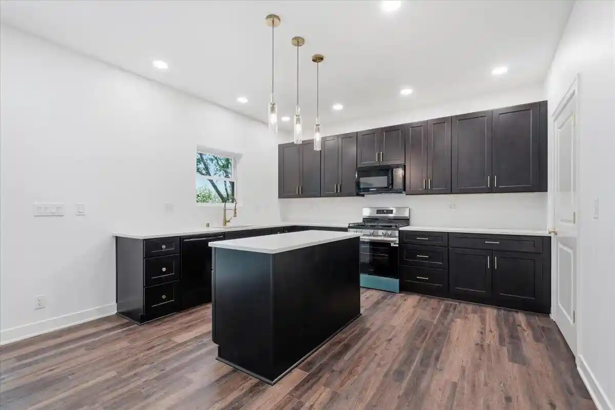 Photo 4 of Single family home for sale at 801 12th Street, Kenosha, WI 53140 | MLS# 1980091 | Listing updated on 2026-09-10