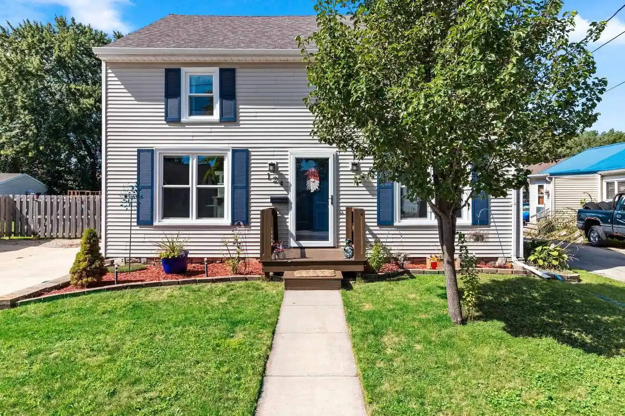 Photo 1 of Single family home for sale at 124 Irene St, Neenah, WI 54956 | MLS# 50332499 | Listing updated on 2026-09-17