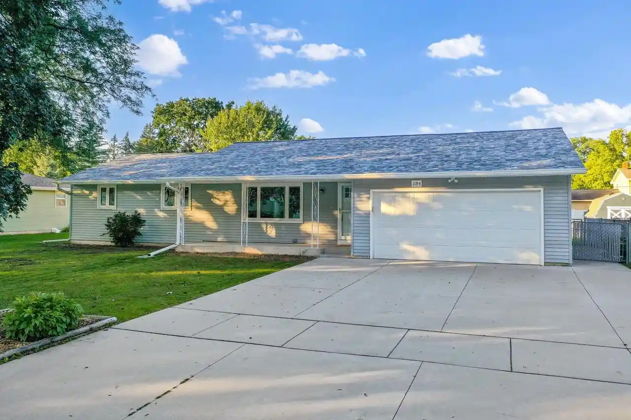 Photo 1 of Single family home for sale at 1194 April Ln, Green Bay, WI 54304 | MLS# 50332507 | Listing updated on 2026-09-18