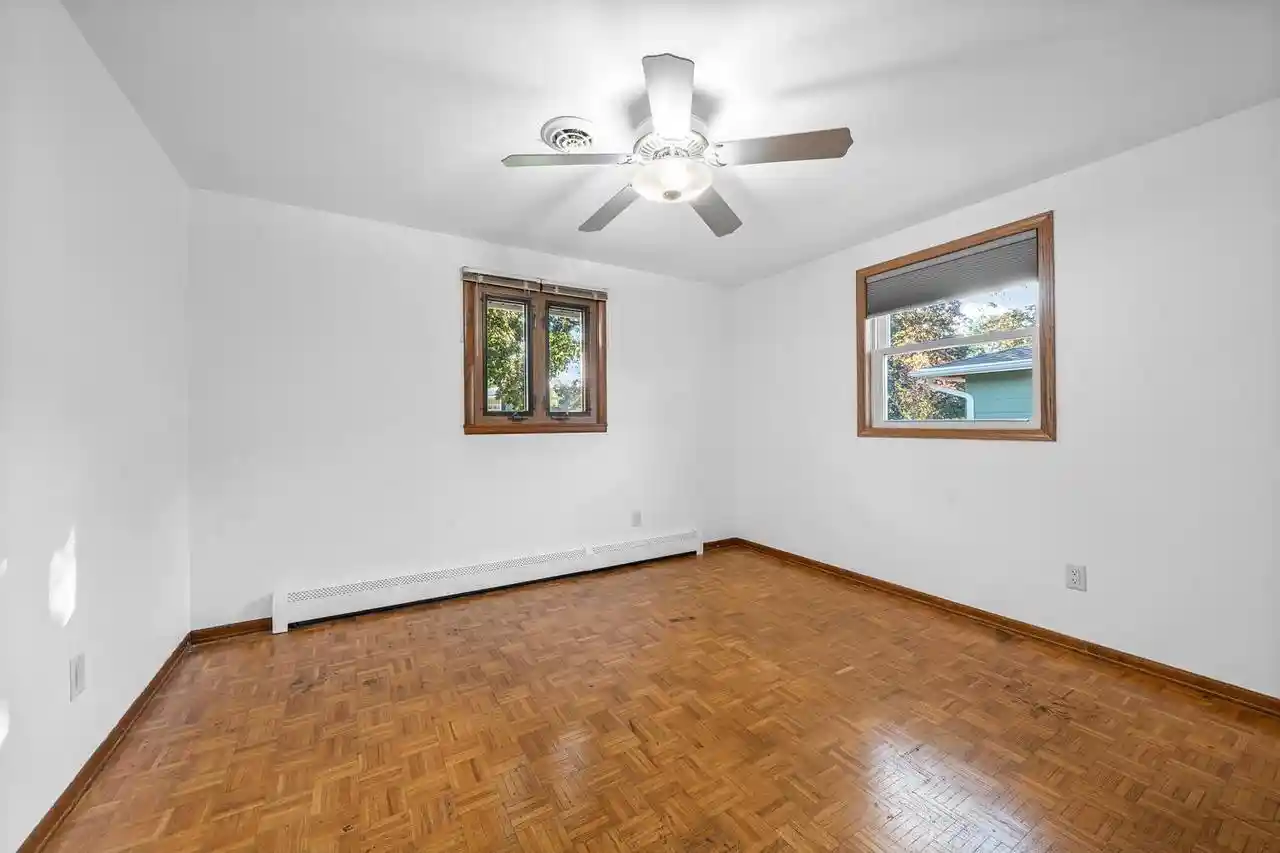Photo 4 of Single family home for sale at 1194 April Ln, Green Bay, WI 54304 | MLS# 50332507 | Listing updated on 2026-09-18