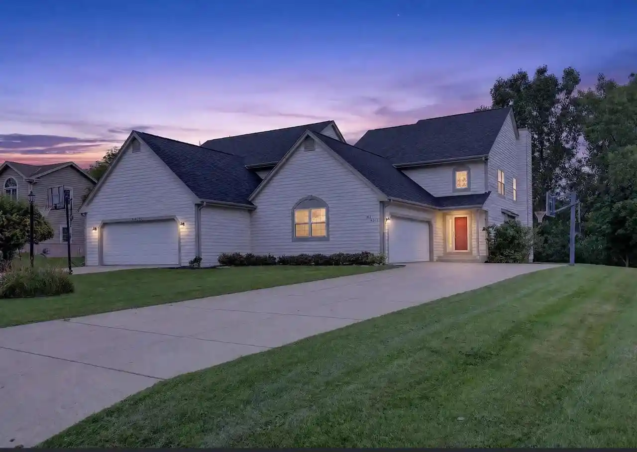 Condo for sale at N48w16103 Lone Oak Ln, Menomonee Falls, WI 53051 | MLS# 1980099