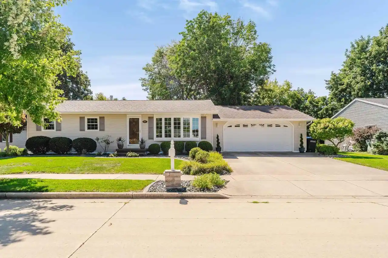 Photo 1 of Single family home for sale at 841 Eckardt Ct, Oshkosh, WI 54902 | MLS# 50332509 | Listing updated on 2026-09-12