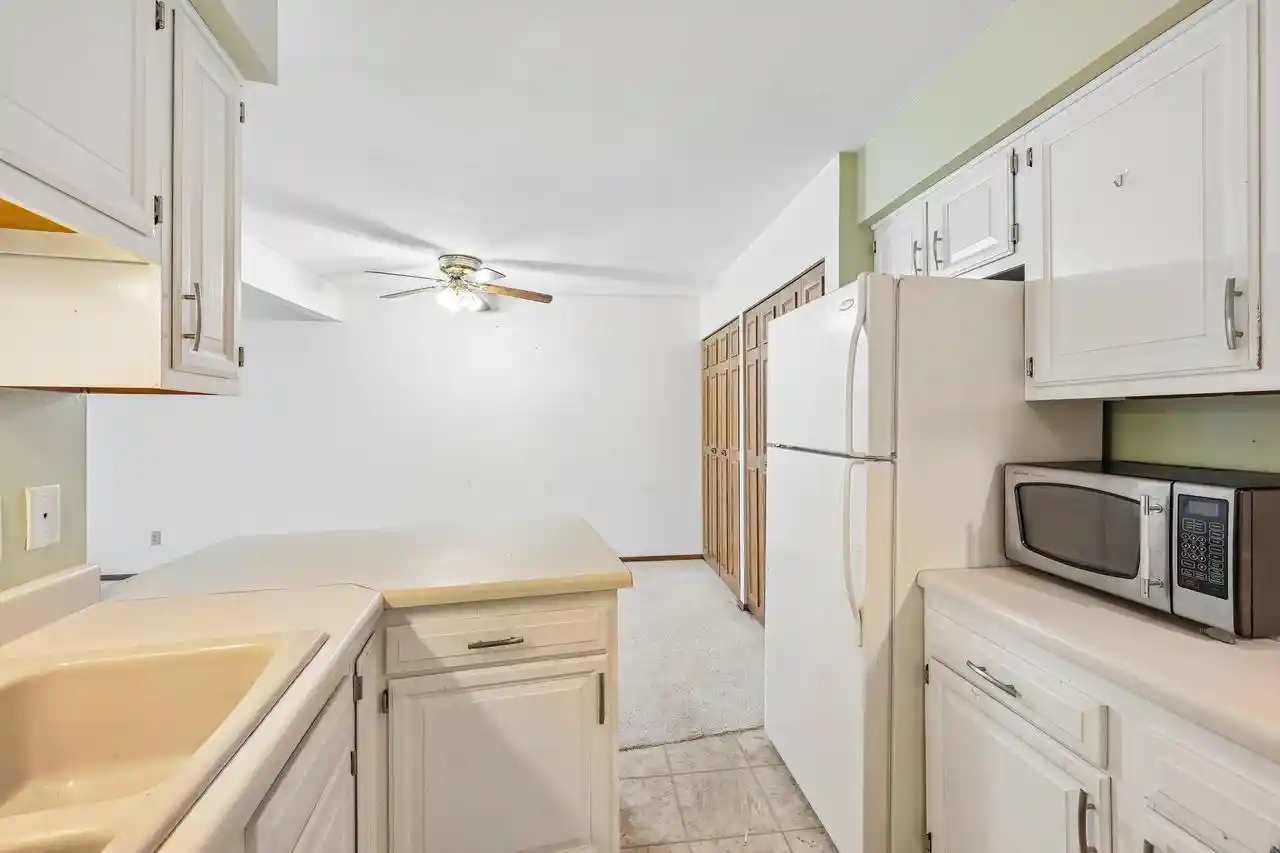 Listing Photo 4 - Condo for sale in building located at N82w13506 Fond Du Lac Ave, Menomonee Falls, WI 53051 - Unit #A207
