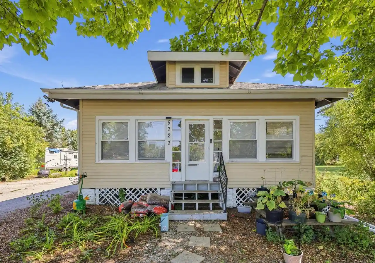 Photo 1 of Single family home for sale at 5727 Douglas Ave, Caledonia, WI 53402 | MLS# 1980119 | Listing updated on 2026-09-17