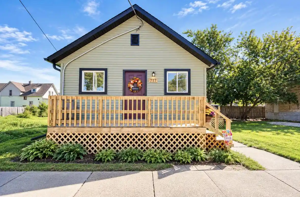 Photo 1 of Single family home for sale at 717 Hubbard St, Racine, WI 53402 | MLS# 1980123 | Listing updated on 2026-09-10