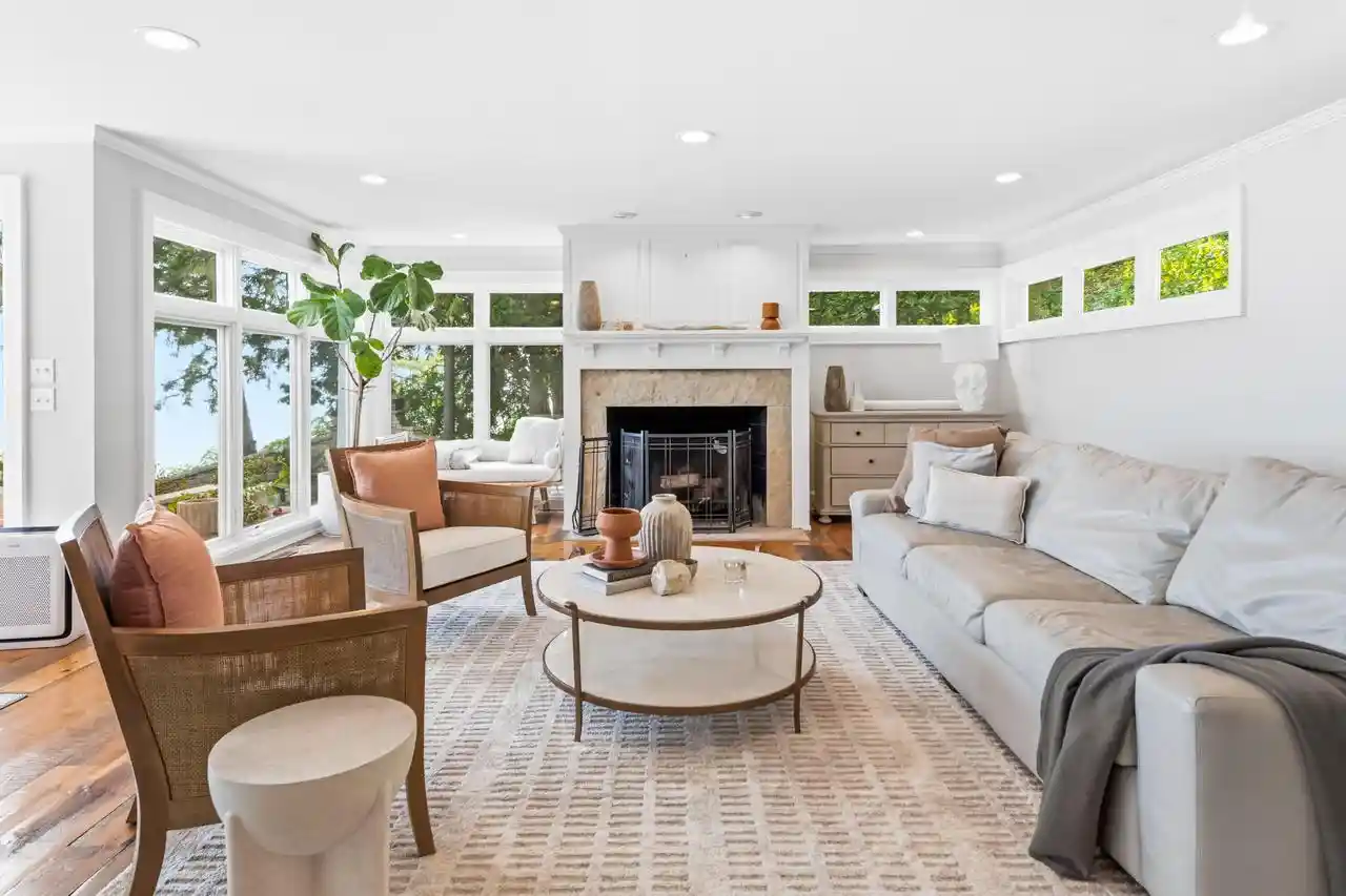 Photo 3 of Mansion for sale at 7000 N Beach Dr, Milwaukee, WI 53217 | MLS# 1980124 | Listing updated on 2026-09-17