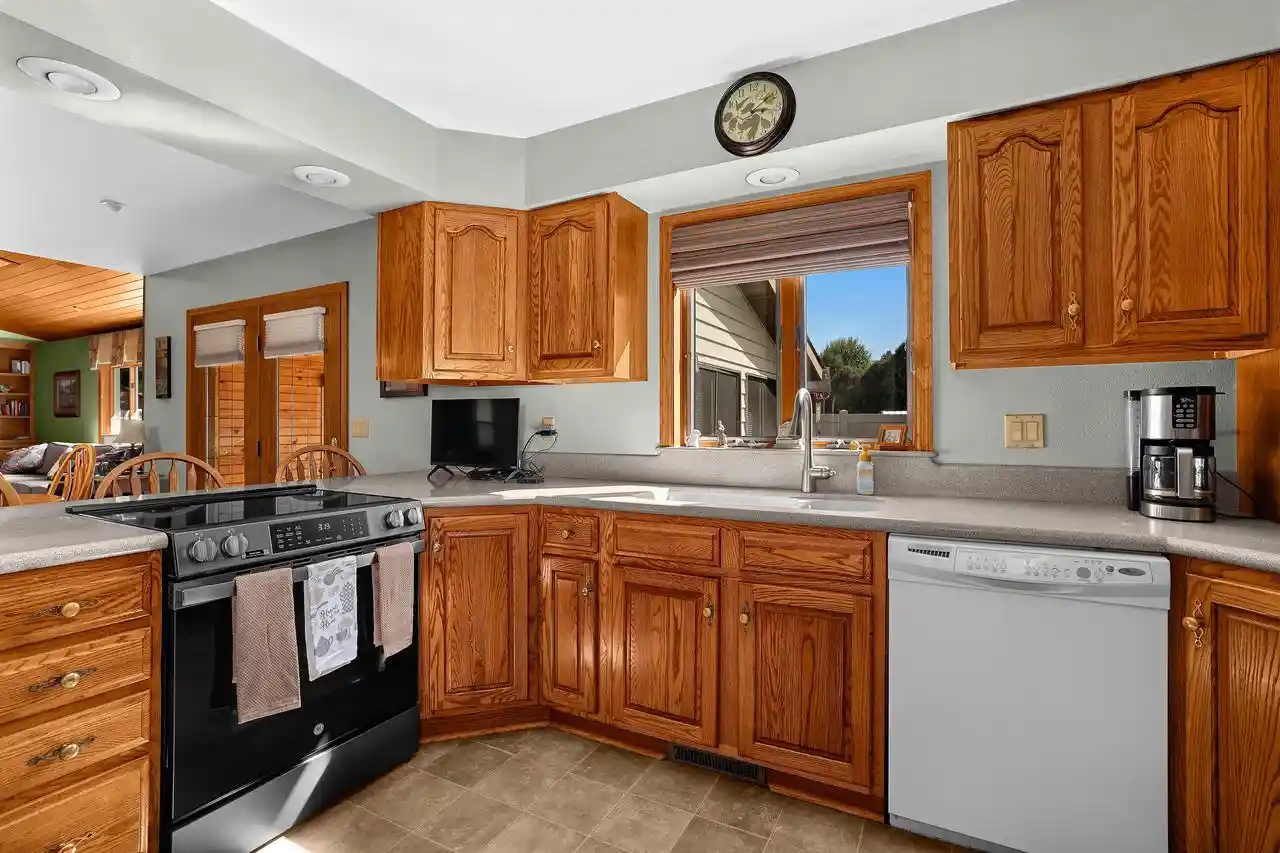 Photo 2 of Single family home for sale at 1942 Grand View Blvd, Onalaska, WI 54650 | MLS# 1980126 | Listing updated on 2026-09-17