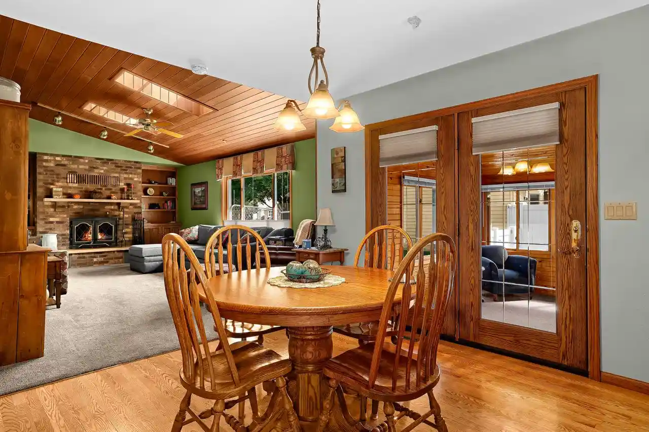 Photo 3 of Single family home for sale at 1942 Grand View Blvd, Onalaska, WI 54650 | MLS# 1980126 | Listing updated on 2026-09-17