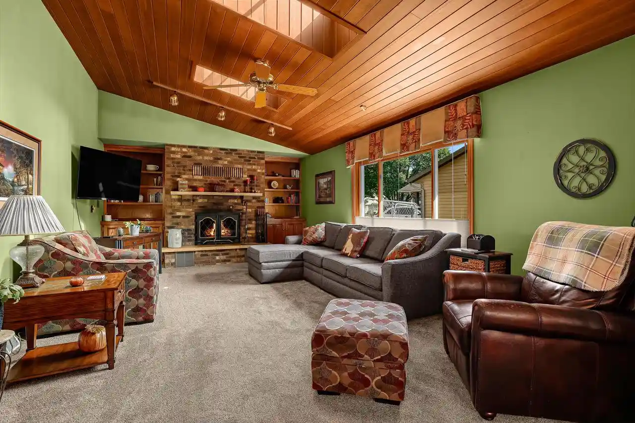 Photo 3 of Single family home for sale at 1942 Grand View Blvd, Onalaska, WI 54650 | MLS# 1980126 | Listing updated on 2026-09-17