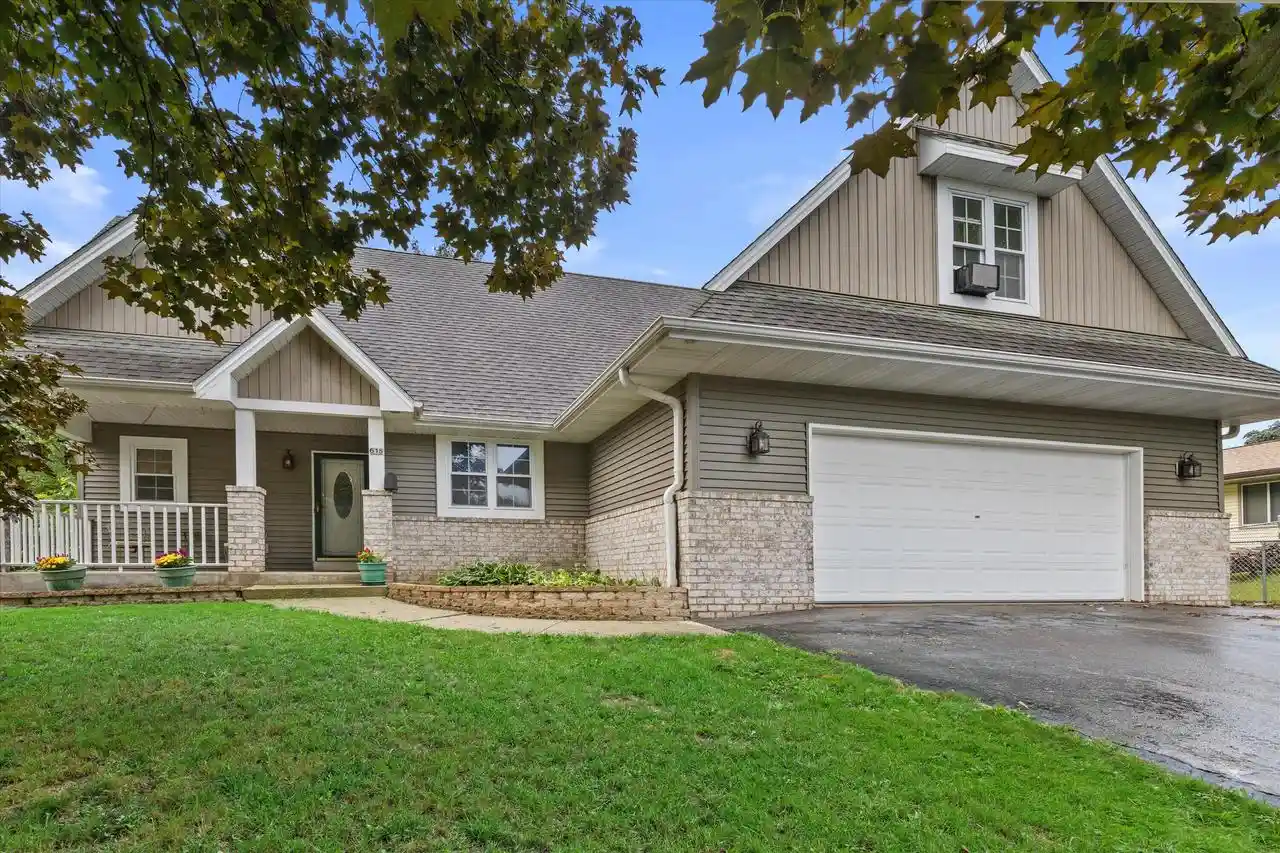 Photo 1 of Single family home for sale at 615 Braewood Dr, Waterford, WI 53185 | MLS# 1980132 | Listing updated on 2026-09-21