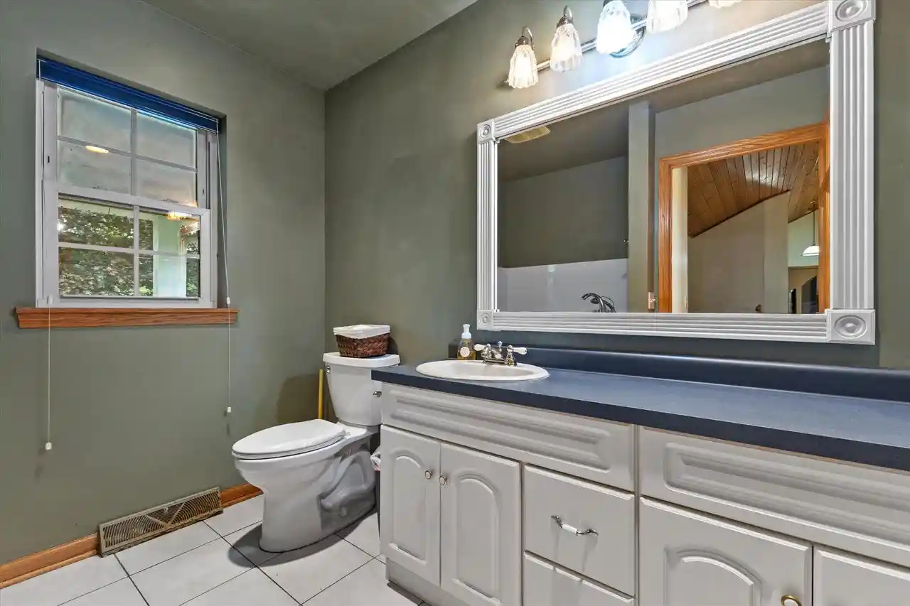 Photo 4 of Single family home for sale at 615 Braewood Dr, Waterford, WI 53185 | MLS# 1980132 | Listing updated on 2026-09-21