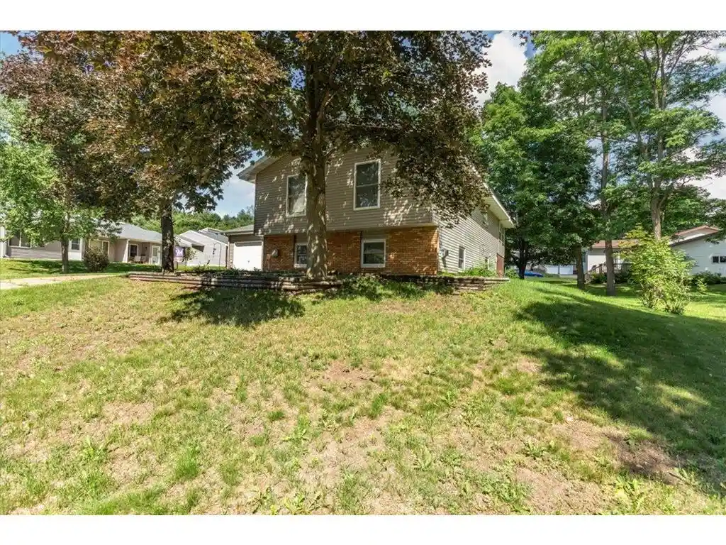 Photo 2 of Single family home for sale at 1122 Jerry Ave, Durand, WI 54736 | MLS# 7142592 | Listing updated on 2026-09-11