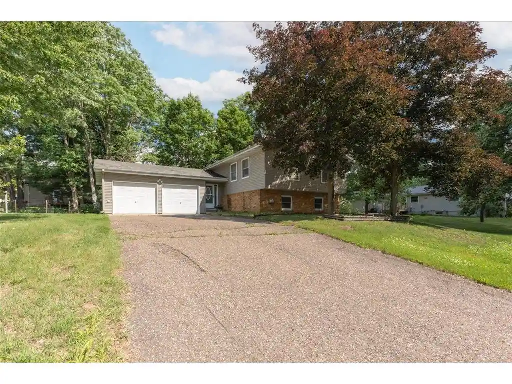 Photo 3 of Single family home for sale at 1122 Jerry Ave, Durand, WI 54736 | MLS# 7142592 | Listing updated on 2026-09-11