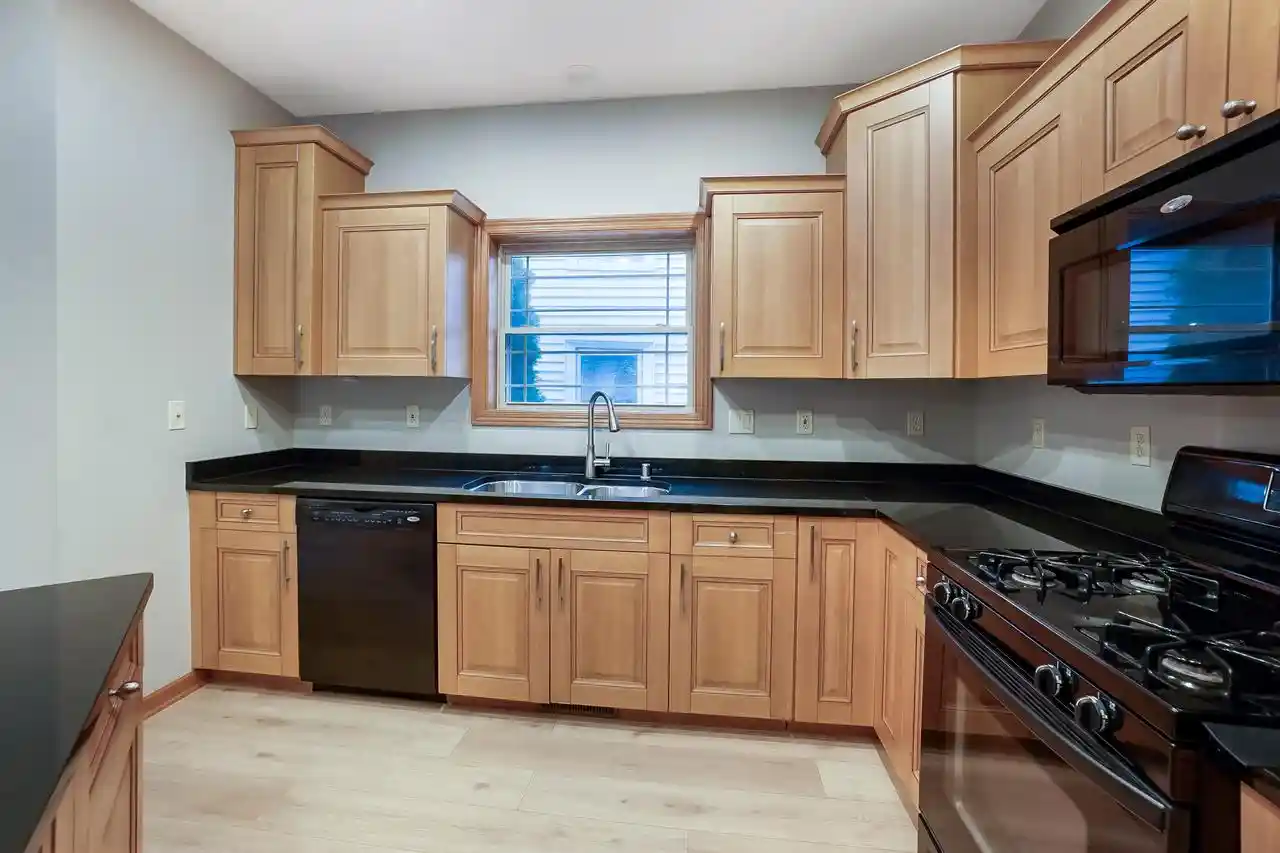 Photo 2 of Condo for sale at 805 E Pearson St, Milwaukee, WI 53202 | MLS# 1980136 | Listing updated on 2026-09-17