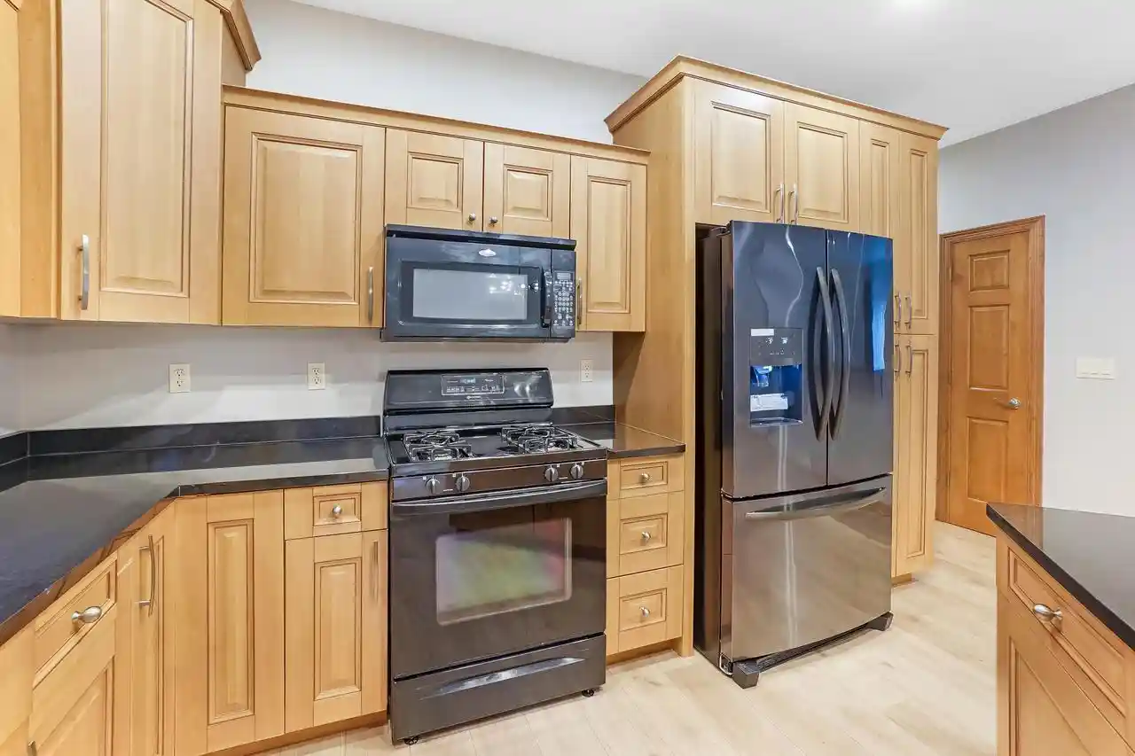 Photo 3 of Condo for sale at 805 E Pearson St, Milwaukee, WI 53202 | MLS# 1980136 | Listing updated on 2026-09-17