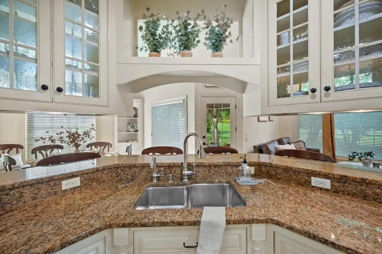 Photo 3 of Mansion for sale at 264 Steeple Point Cir, Delafield, WI 53018 | MLS# 1980149 | Listing updated on 2026-09-23