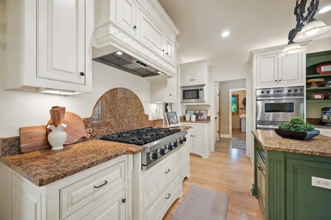 Photo 4 of Single family home for sale at 264 Steeple Point Cir, Delafield, WI 53018 | MLS# 1980149 | Listing updated on 2026-09-23