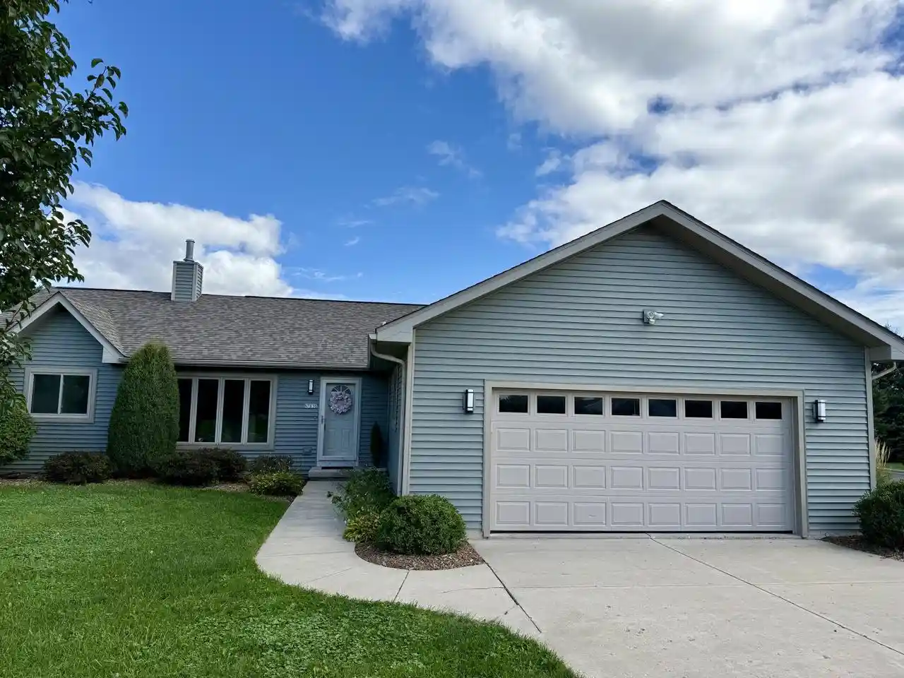Photo 1 of Single family home for sale at N7816 Maple Ridge Dr, Oconomowoc, WI 53066 | MLS# 1980152 | Listing updated on 2026-09-23
