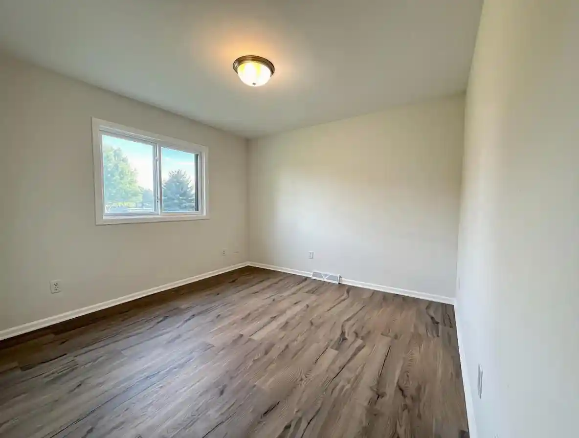 Photo 4 of Single family home for sale at N7816 Maple Ridge Dr, Oconomowoc, WI 53066 | MLS# 1980152 | Listing updated on 2026-09-23