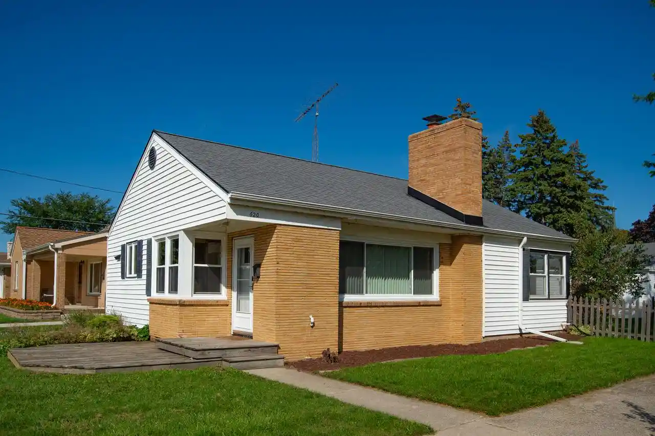 Photo 1 of Single family home for sale at 620 Melvin Ave, Racine, WI 53402 | MLS# 1980165 | Listing updated on 2026-09-21