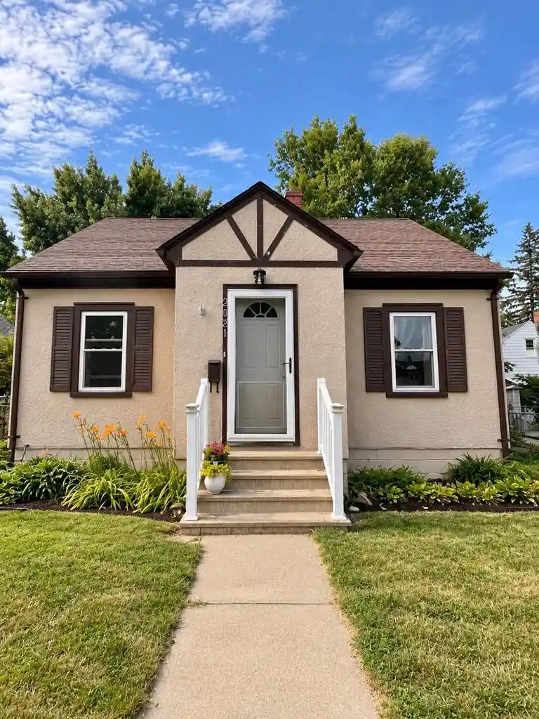 Photo 1 of Sale Pending at 2021 Johnson St, La Crosse, WI 54601 | MLS# 1980168 | Listing updated on 2026-09-14
