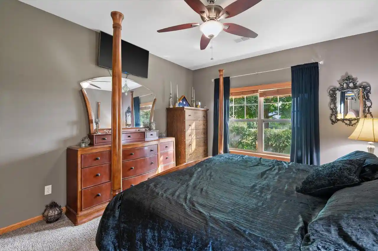 Listing Photo 1 - Condo for sale in building located at 941 Autumn Ridge Ln, Hartford, WI 53027 - Unit #941
