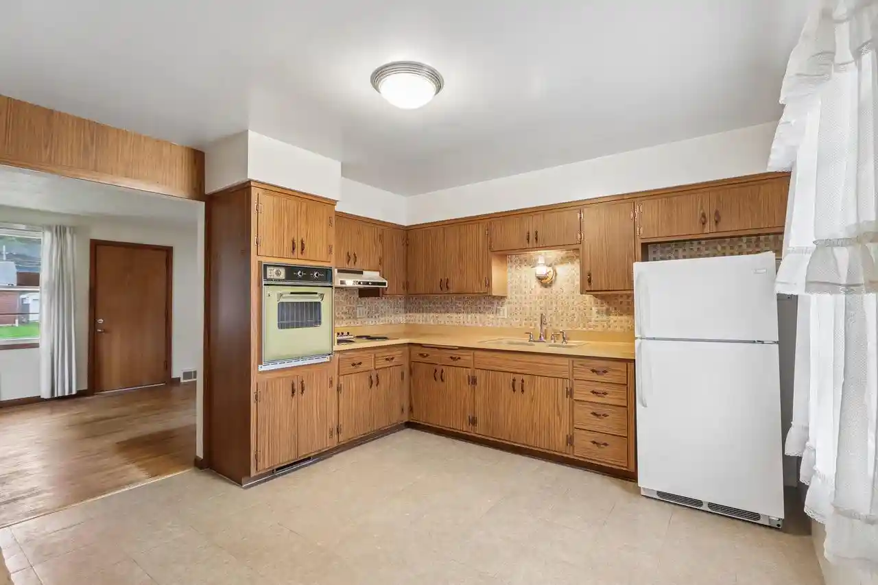 Photo 3 of Single family home for sale at 2606 Eisenhower Dr, Racine, WI 53405 | MLS# 1980185 | Listing updated on 2026-09-21