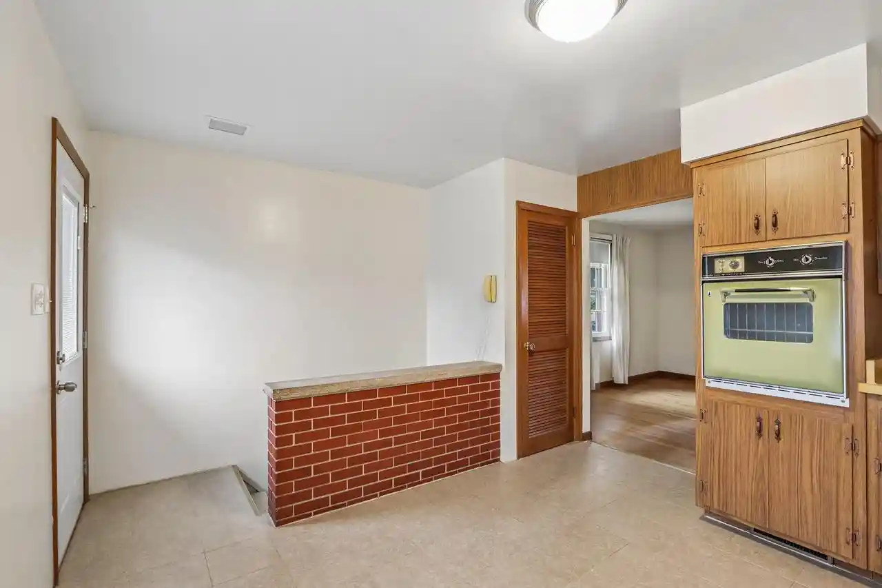 Photo 4 of Single family home for sale at 2606 Eisenhower Dr, Racine, WI 53405 | MLS# 1980185 | Listing updated on 2026-09-21